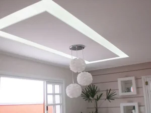 O rasgo de luz em forro de gesso cria uma iluminação moderna, elegante e uniforme para ambientes residenciais e comerciais.